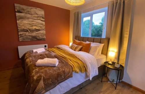 Wolverhampton Apartment | Newly redecorated home for contractors and familes!