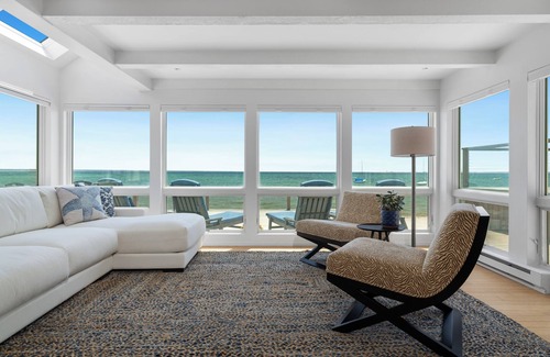 Commercial Street House | Newly Refreshed and Furnished Modern Beachfront Home in the East End - Sleeps 6!