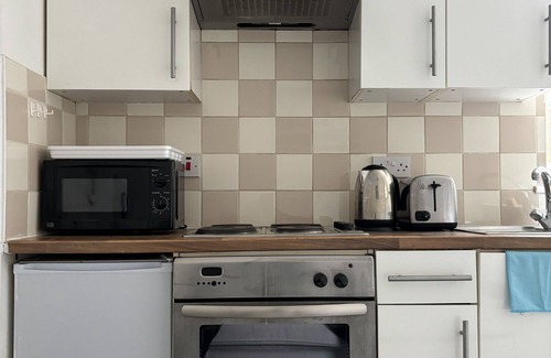Luton Apartment | Newly refurbished 1 bed flat 7 mins from Luton airport