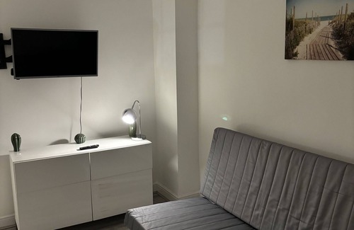 Luton Apartment | Newly refurbished 1 bed flat 7 mins from Luton airport