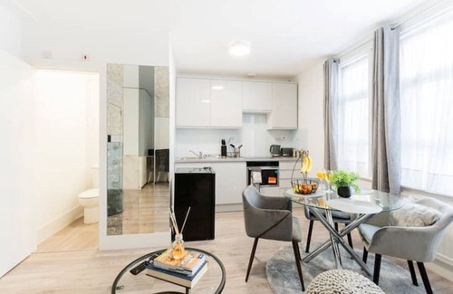 College Park and Old Oak Apartment | Newly refurbished Studio in Kensal green