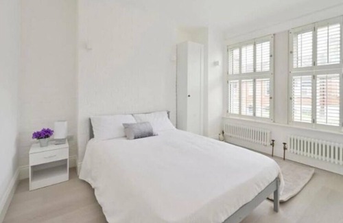 Earlsfield Apartment | Newly refurbished, stylish 3BD in Wandsworth