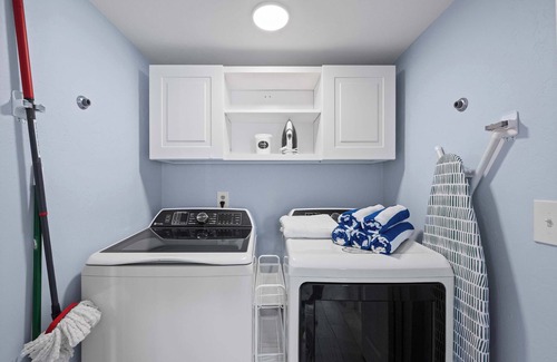 Bradenton Beach Condo | Newly Rehabbed! Bayfront Private Beach Pool