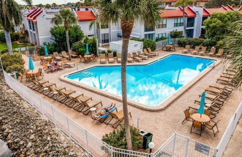 Bradenton Beach Condo | Newly Rehabbed! Bayfront Private Beach Pool