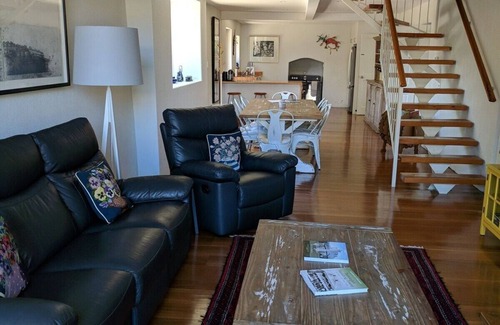 Little Swanport House | *Newly relisted* Coach House at Lisdillon Vineyard