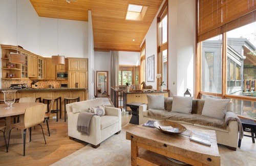 Snowmass Village House | Newly Remodeled Ski-In/Out Snowmass View Townhome by The Woodrun V Townhouses by RedAwning