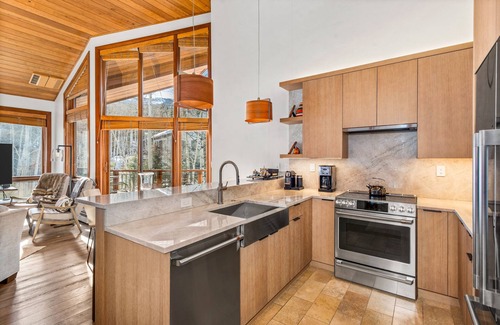Snowmass Village House | Newly Remodeled Ski-In/Out Snowmass View Townhome by The Woodrun V Townhouses by RedAwning