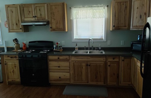 Perry Apartment | Newly Remodeled 1 bedroom lower with full kitchen and bath