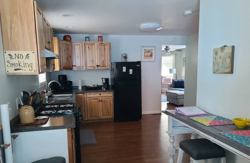 Perry Apartment | Newly Remodeled 1 bedroom lower with full kitchen and bath
