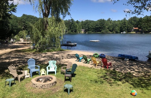 Mayfield Cottage | Newly-remodeled…100ft sandy beach.2 free kayaks&paddleboat-4 bedrooms.sleeps12