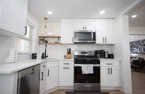 Wildwood Apartment | Newly remodeled 2 bdr apt, 1.5 block to the beach