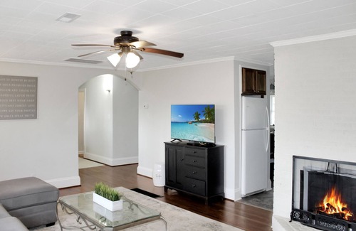 Marion House | Newly remodeled 2 bedroom minutes to downtown Marion