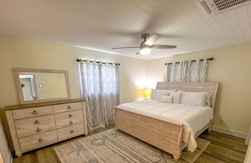 Shalimar House | Newly Remodeled,3 bedroom POOL Home!
