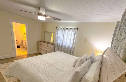 Shalimar House | Newly Remodeled,3 bedroom POOL Home!