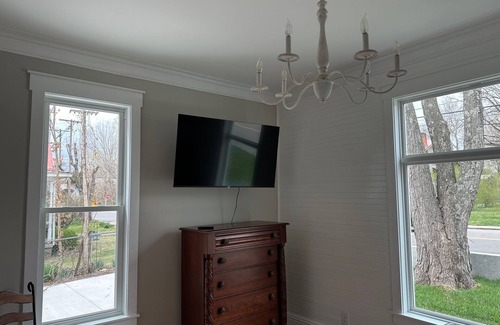 Dickson House | Newly remodeled 3 bedroom 2 bath within 5 min of Old Town Dickson dog Friendly