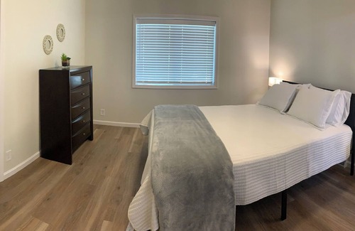 Marion House | Newly Remodeled 3-BR in heart of Marion