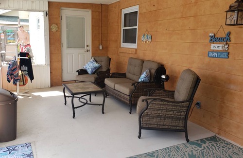 Ormond Beach House | Newly remodeled 3-2 pool home close to beach pets ok