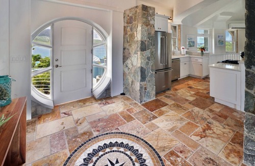 Peterborg Villa | Newly remodeled 4br cliffside with dramatic views!