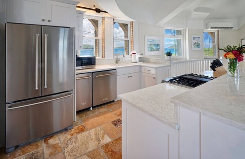 Peterborg Villa | Newly remodeled 4br cliffside with dramatic views!