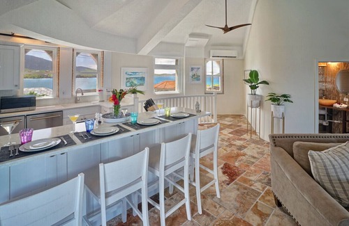 Peterborg Villa | Newly remodeled 4br cliffside with dramatic views!