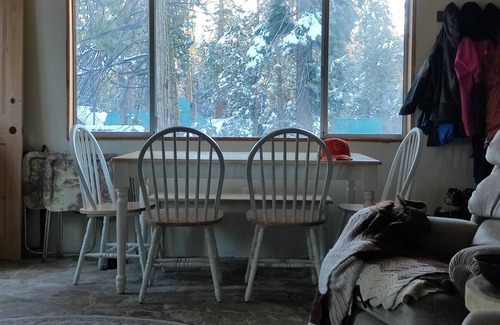 West Village Cabin | Newly Remodeled 5-bedroom cabin in Shaver Lake