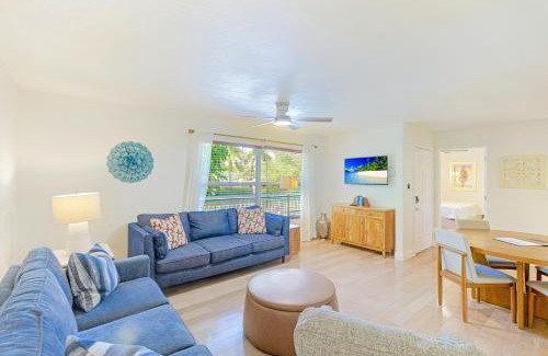 Siesta Key Apartment | Newly Remodeled Apt! Key-West Victorian with beach access, to Siesta Key Beach!