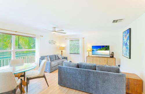 Siesta Key Apartment | Newly Remodeled Apt! Key-West Victorian with beach access, to Siesta Key Beach!