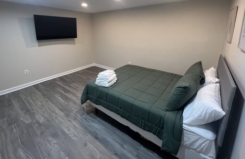 Waldorf House | Newly Remodeled Basement Apt w/ Wi-Fi, free parking & self check-in