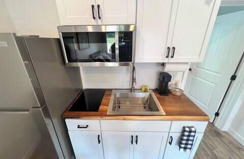 Coram Cabin | Newly Remodeled Bear Den Cabin! 6 mi to Glacier!