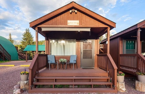 Coram Cabin | Newly Remodeled Bear Den Cabin! 6 mi to Glacier!