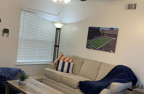 Gainesville Cottage | Newly remodeled close to UF And Midtown