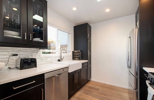 Crown Point Apartment | Newly Remodeled Contemporary yet Cozy PB Retreat with Private Courtyard