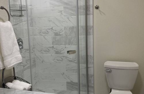 North Buttercup Creek House | Newly remodeled cottage apartment, country feel but in the center of town.