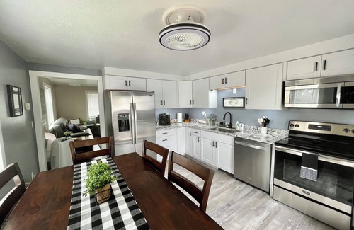 Orangeville House | Newly remodeled cozy 2-bedroom bungalow in Orangeville with central heat and A/C