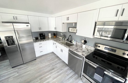 Orangeville House | Newly remodeled cozy 2-bedroom bungalow in Orangeville with central heat and A/C