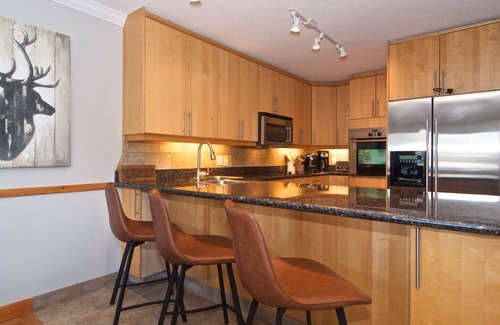 Whistler Creekside House | Newly remodeled Dec 2024, Private Hot tub ,easy walk to ski path for ski in/out at Creekside Gondola