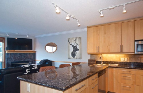 Whistler Creekside House | Newly remodeled Dec 2024, Private Hot tub ,easy walk to ski path for ski in/out at Creekside Gondola