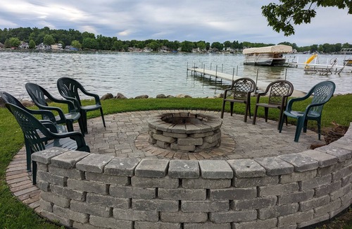 Cassopolis Cottage | Newly remodeled Diamond Lake Cottage with Pontoon Boat Available!