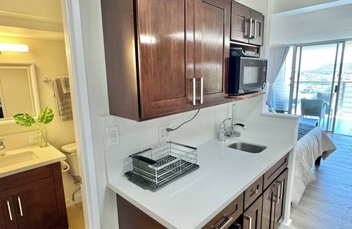 Waikiki Condo | Newly remodeled fully furnished Waikiki studio unit with views!