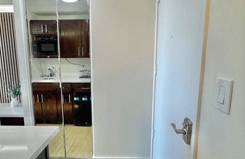 Waikiki Condo | Newly remodeled fully furnished Waikiki studio unit with views!