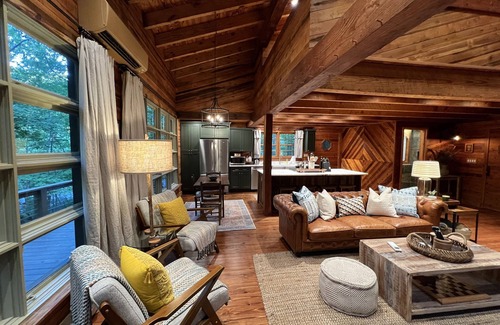 Fort Payne House | Newly Remodeled Gorgeous Authentic Cabin Near DeSoto Park