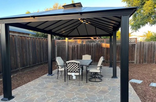 Santa Clara House | Newly remodeled home in centralized location!
