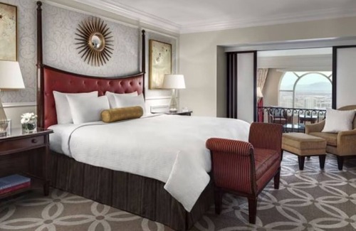 Las Vegas Hotel | Newly Remodeled Luxury King Suite at The Venetian Resort Las Vegas