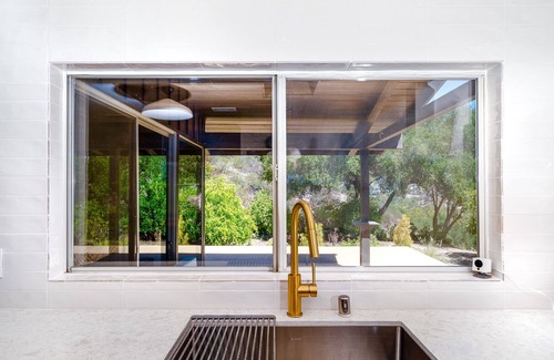 Fallbrook House | Newly remodeled midcentury modern house close to many attractions