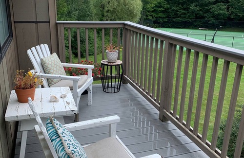 Warren Condo | Newly Remodeled Mountain Home! Minutes from Lincoln Peak & Mt. Ellen! Free WiFi