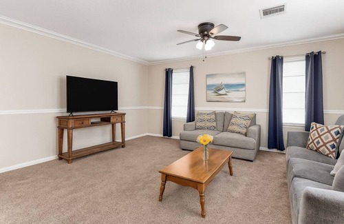 Sulphur House | NEWLY REMODELED - Near Baseball Fields, Park, Local Restaurants