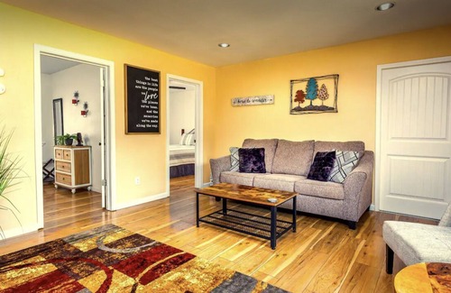 Three Rivers Cottage | Newly remodeled quaint Cottage