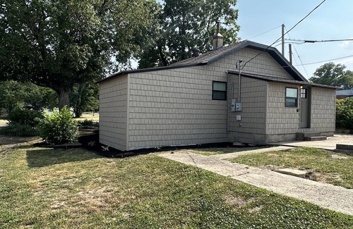 Dexter House | Newly remodeled quaint 2 bedroom 2 bath home in downtown Dexter, Missouri