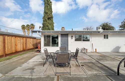 East San Jose House | Newly remodeled San Jose 3b 2ba house, open space with huge sofa, big backyard.