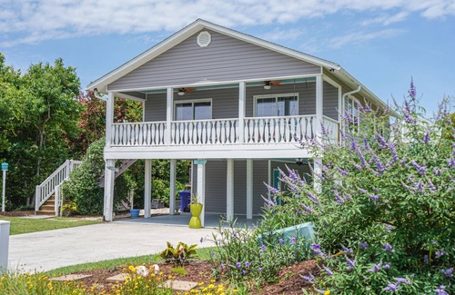 The Point House | Newly Remodeled, Seaside Cottage, 2nd Row, just steps from the Best Beach in NC!